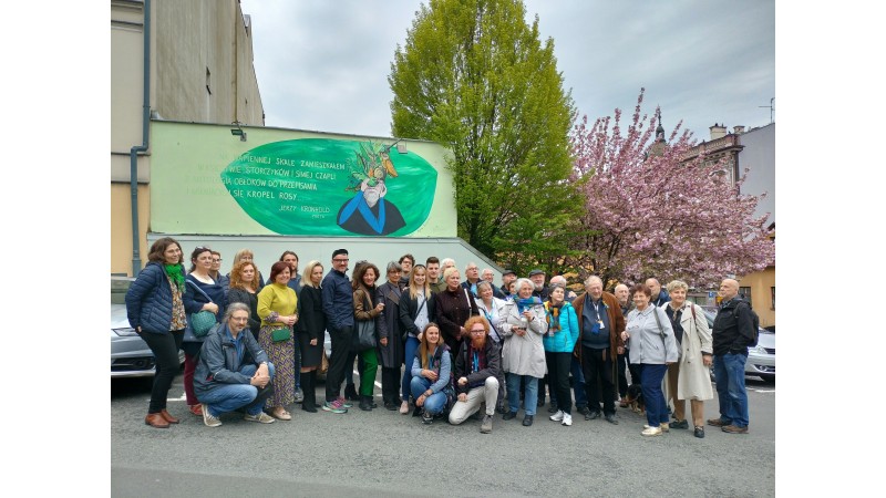 Zdjęcie grupowe podczas oficjalnego odsłonięcia muralu, fot. Urząd Miejski w Cieszynie